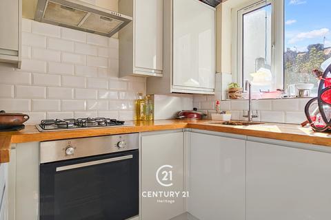 14 Glenthorne Road, London, E17 7AR