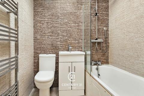 14 Glenthorne Road, London, E17 7AR