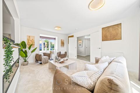 3 bedroom detached house for sale, Roundhouse Avenue, Trimley St Martin, IP11