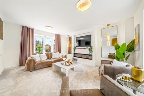 3 bedroom detached house for sale, Roundhouse Avenue, Trimley St Martin, IP11