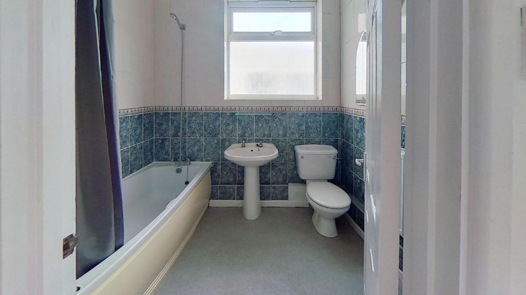 85-Reginald-Road-Bathroom.jpg