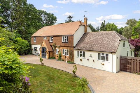 6 The Hatch, Windsor, SL4 5UD