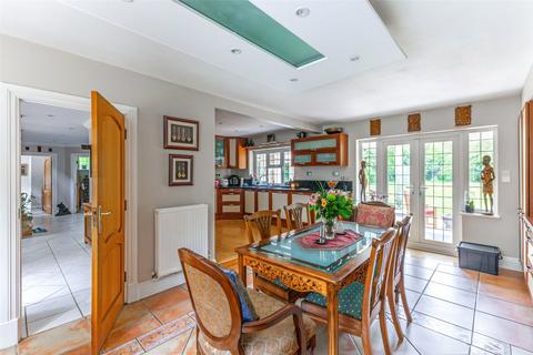 6 The Hatch, Windsor, SL4 5UD