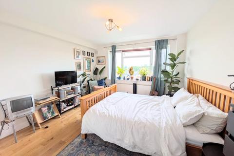 3 bedroom flat to rent, Byron Court, Fairfax Road, Swiss Cottage, NW6