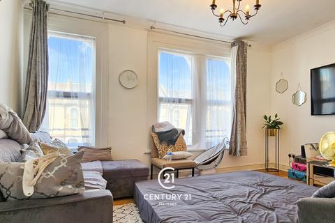 2 bedroom flat for sale, Glenthorne Road, Walthamstow, London