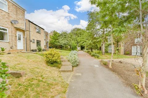 27 Binney Road, Allhallows, Rochester, ME3 9QP