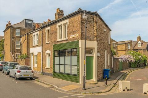 2 bedroom end of terrace house for sale, Dewar Street, London SE15