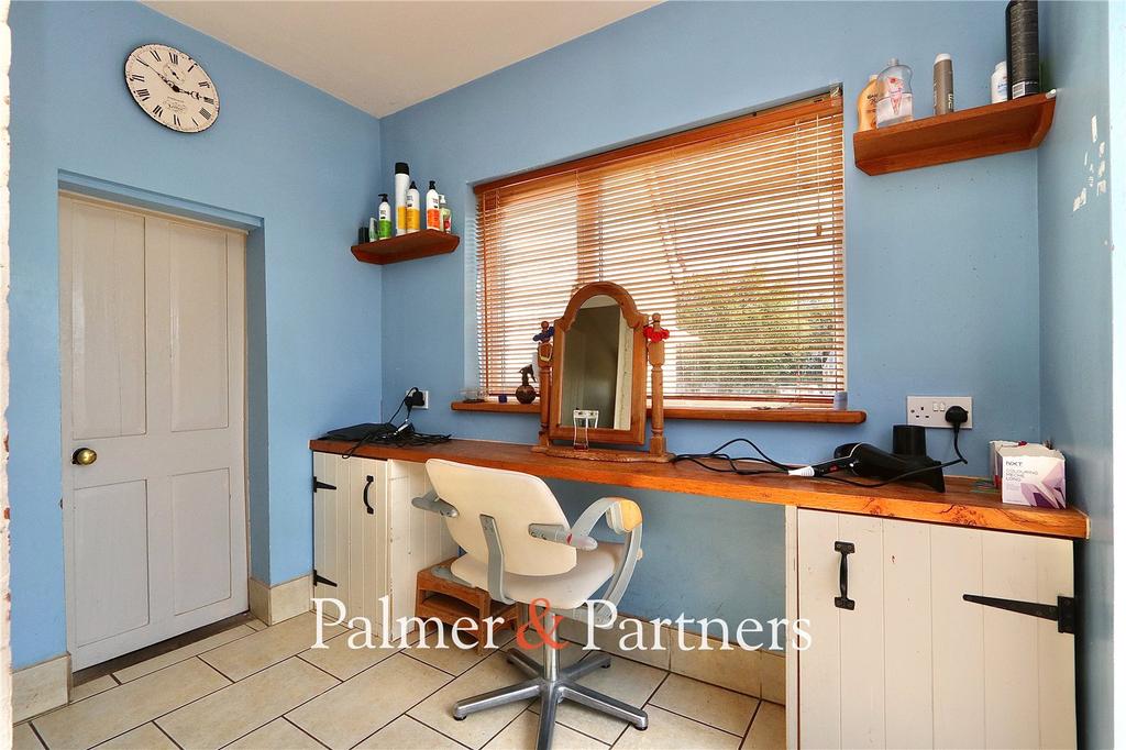 Salon/Office