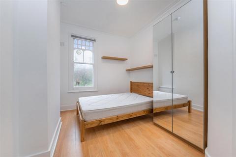 1 bedroom in a house share to rent, Milman Road, London, NW6