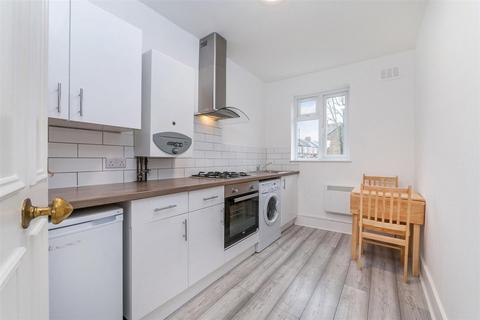 1 bedroom in a house share to rent, Milman Road, London, NW6