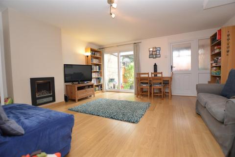 3 bedroom terraced house to rent, Bellingham Walk