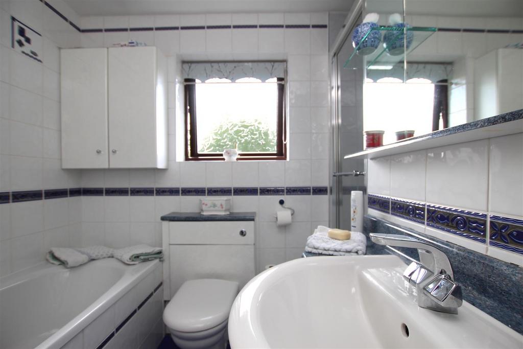 Bathroom.JPG