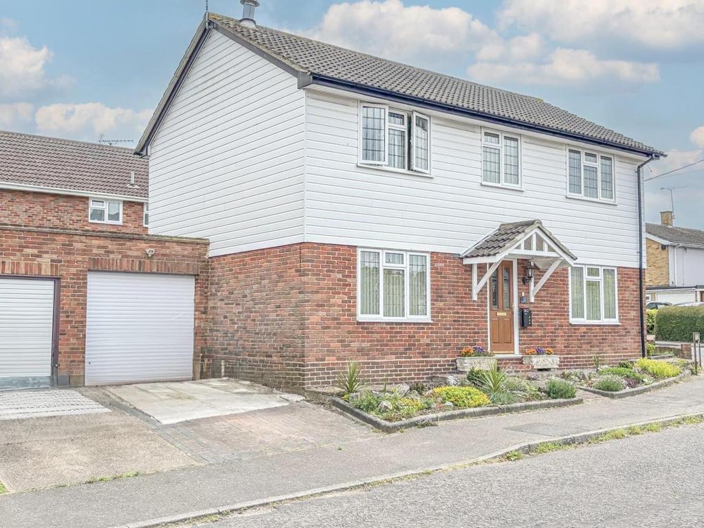 Paignton Close, Rayleigh SS6 4 bed detached house - £550,000