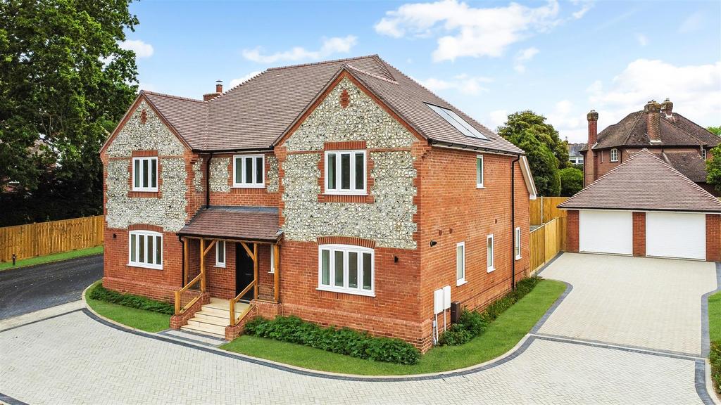 1 Stables Square