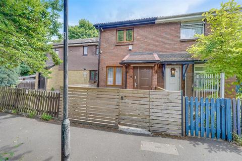 12 Latham Close, London, E6 5SF