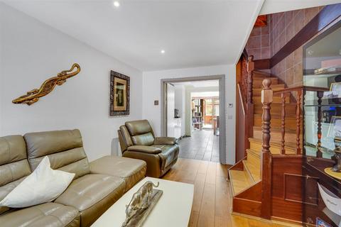 12 Latham Close, London, E6 5SF