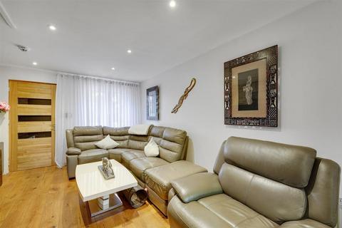 12 Latham Close, London, E6 5SF