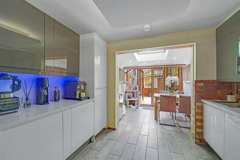 12 Latham Close, London, E6 5SF