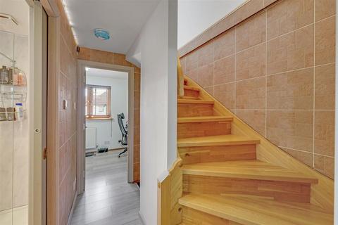 12 Latham Close, London, E6 5SF