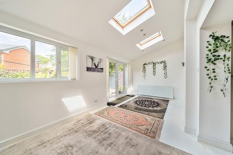 12 Boothroyd Drive, Leeds, LS6 2SA