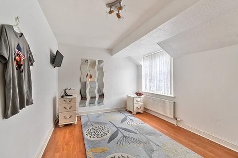 12 Boothroyd Drive, Leeds, LS6 2SA