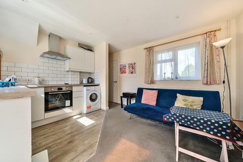 7 Burwell Close, Witney, OX28 5JN