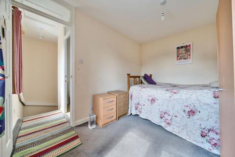 7 Burwell Close, Witney, OX28 5JN