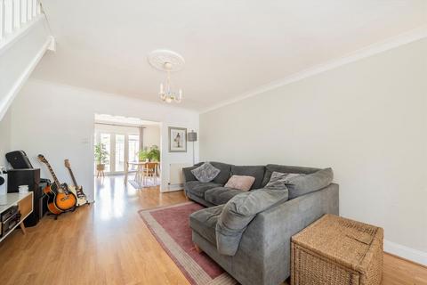 45a Bloxham Crescent, Hampton, TW12 2QG