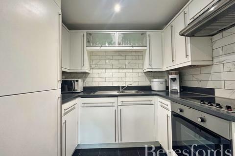 2 bedroom apartment for sale, Stafford Avenue, Hornchurch, RM11