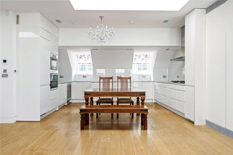 3 bedroom penthouse for sale, Warwick Court, London, WC1R
