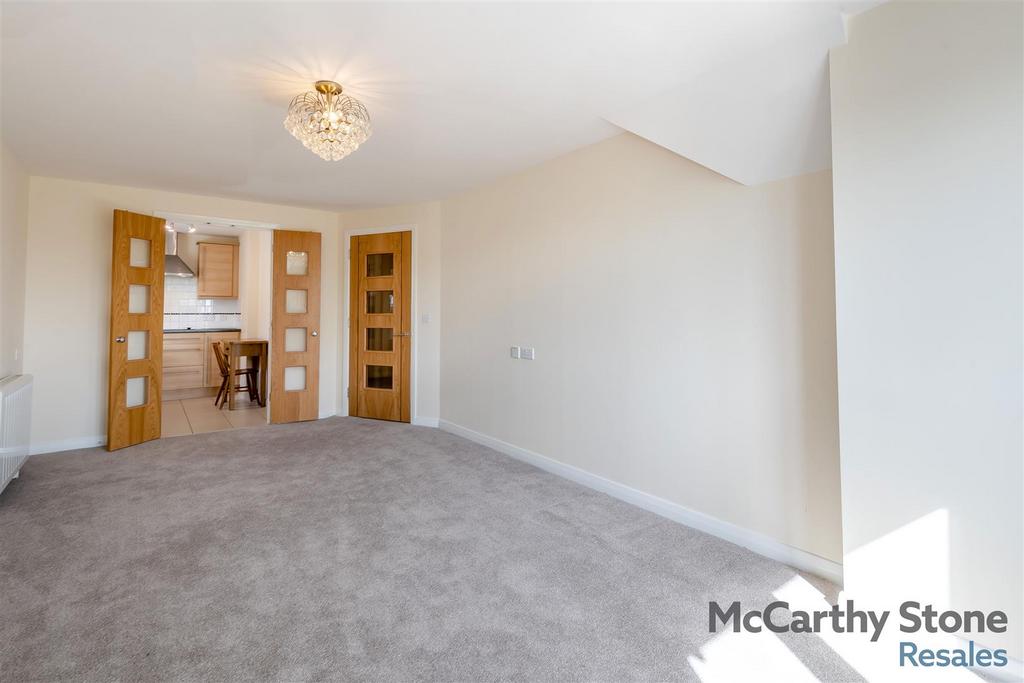 8647780-interior10.jpg