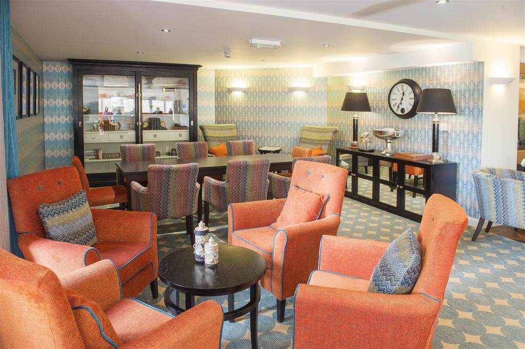 Oakfield-Court025.jpg