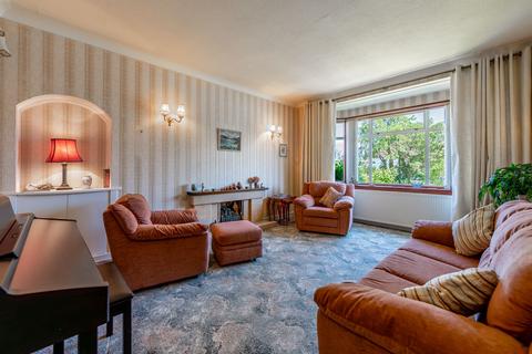 20 Lothian Drive, Clarkston, Glasgow, G76 7NF