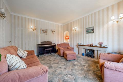 20 Lothian Drive, Clarkston, Glasgow, G76 7NF