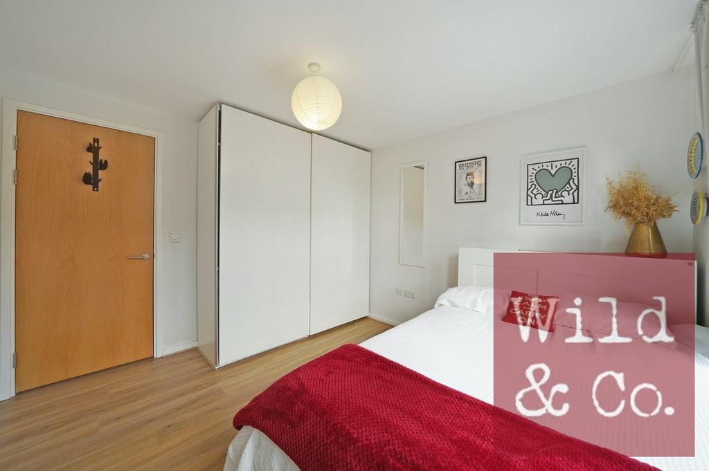 Britannia Walk - y Zy9 XBSPDpn TFC8d H7 BM.jpg