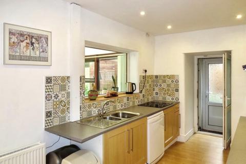2 bedroom end of terrace house for sale, Kings Drive, Frodsham, WA6