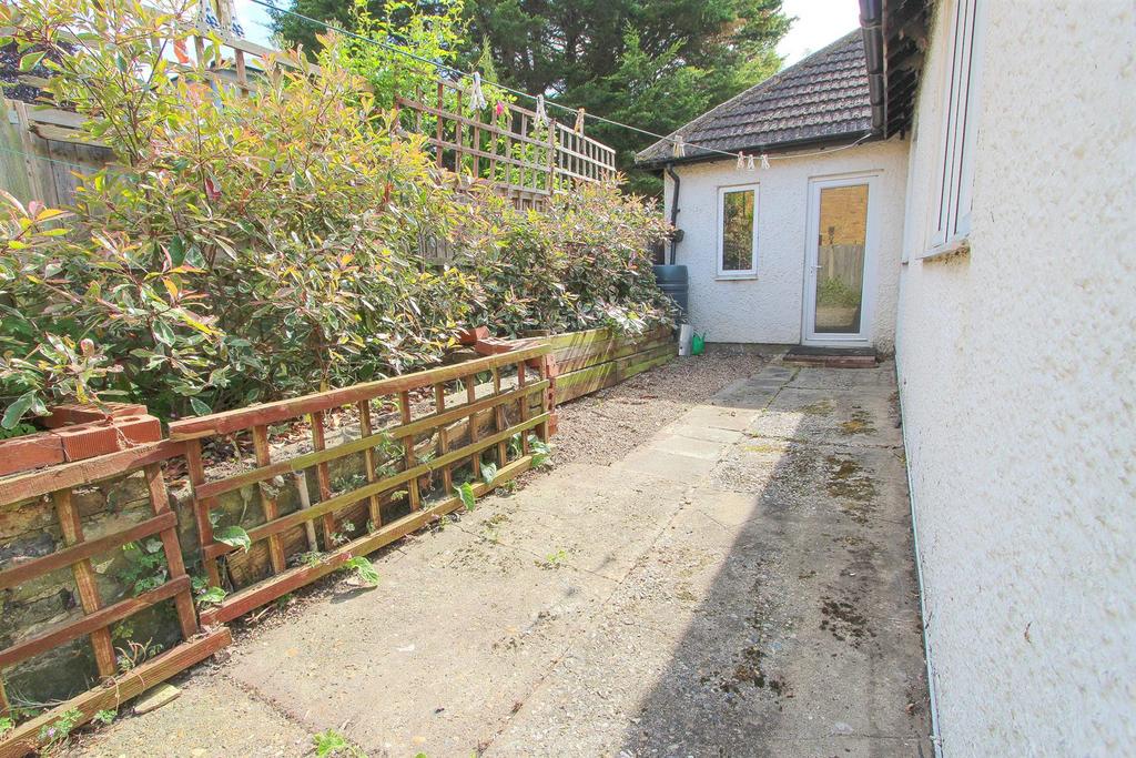 Side garden a.jpg