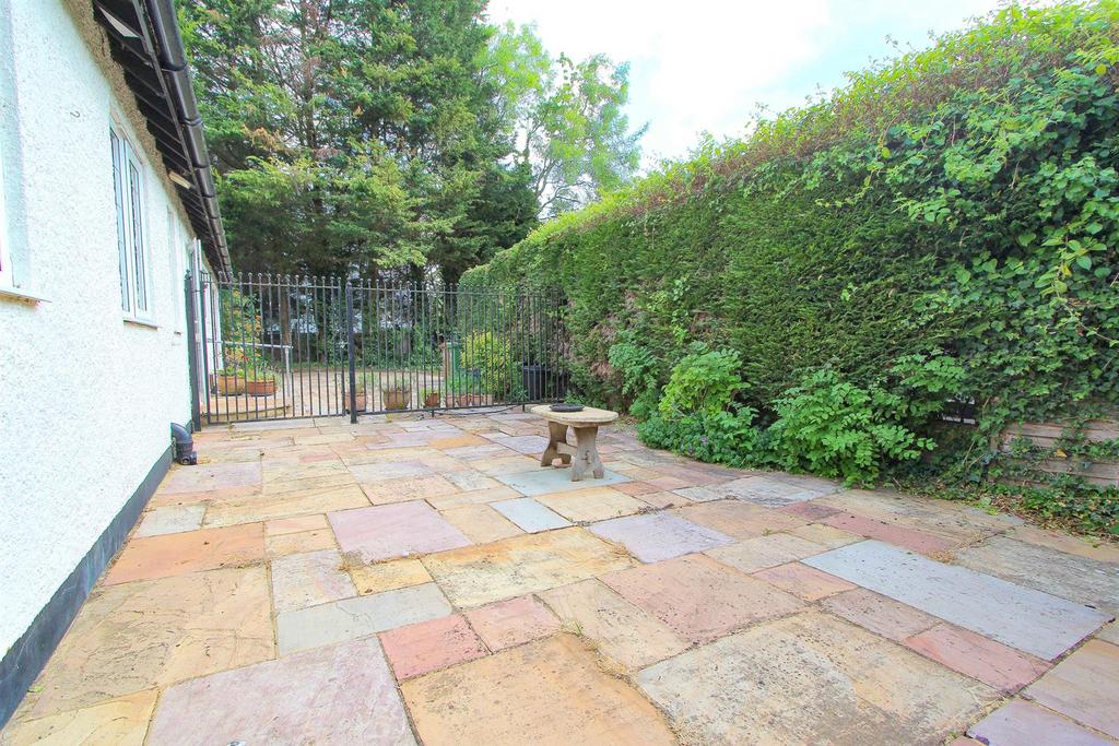 Side garden b.jpg