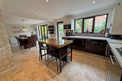 3 bedroom detached house for sale, Peterbrook Road, Majors Green, Shirley, B90 1ED