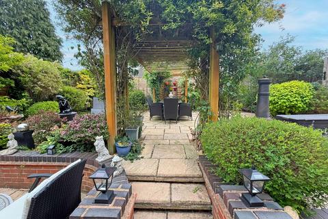 3 bedroom detached house for sale, Peterbrook Road, Majors Green, Shirley, B90 1ED