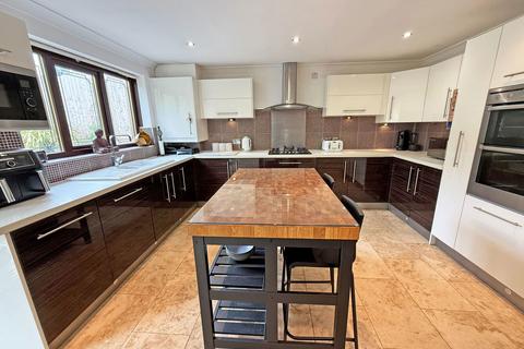 3 bedroom detached house for sale, Peterbrook Road, Majors Green, Shirley, B90 1ED