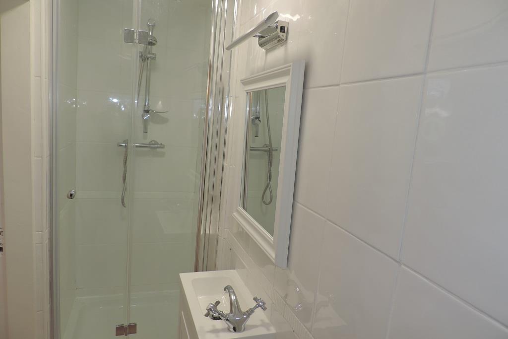 Bathroom2.jpg