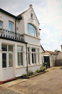 5 bedroom end of terrace house to rent, Streatham Road, Mitcham CR4