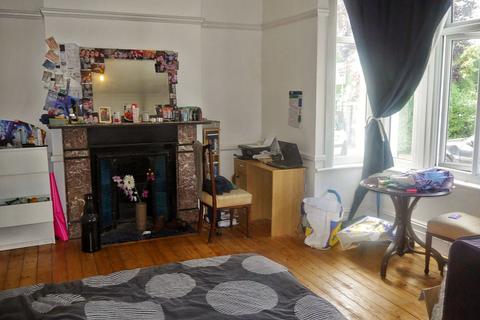 5 bedroom end of terrace house to rent, Streatham Road, Mitcham CR4