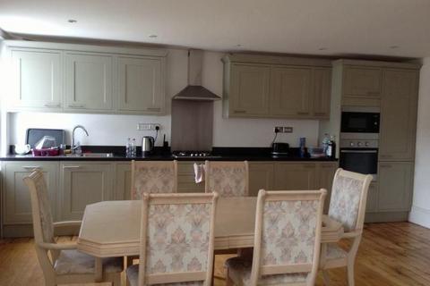 5 bedroom end of terrace house to rent, Streatham Road, Mitcham CR4