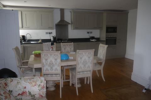 5 bedroom end of terrace house to rent, Streatham Road, Mitcham CR4