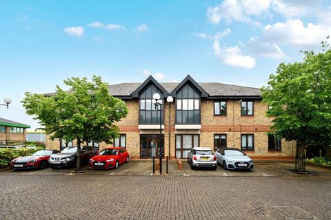2 bedroom flat for sale, Hanworth Lane, Chertsey, KT16