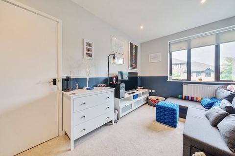 Hanworth Lane, Chertsey, KT16