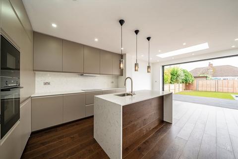 23 Glasbrook Avenue, Twickenham, TW2 6AH