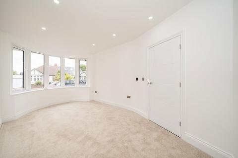 23 Glasbrook Avenue, Twickenham, TW2 6AH